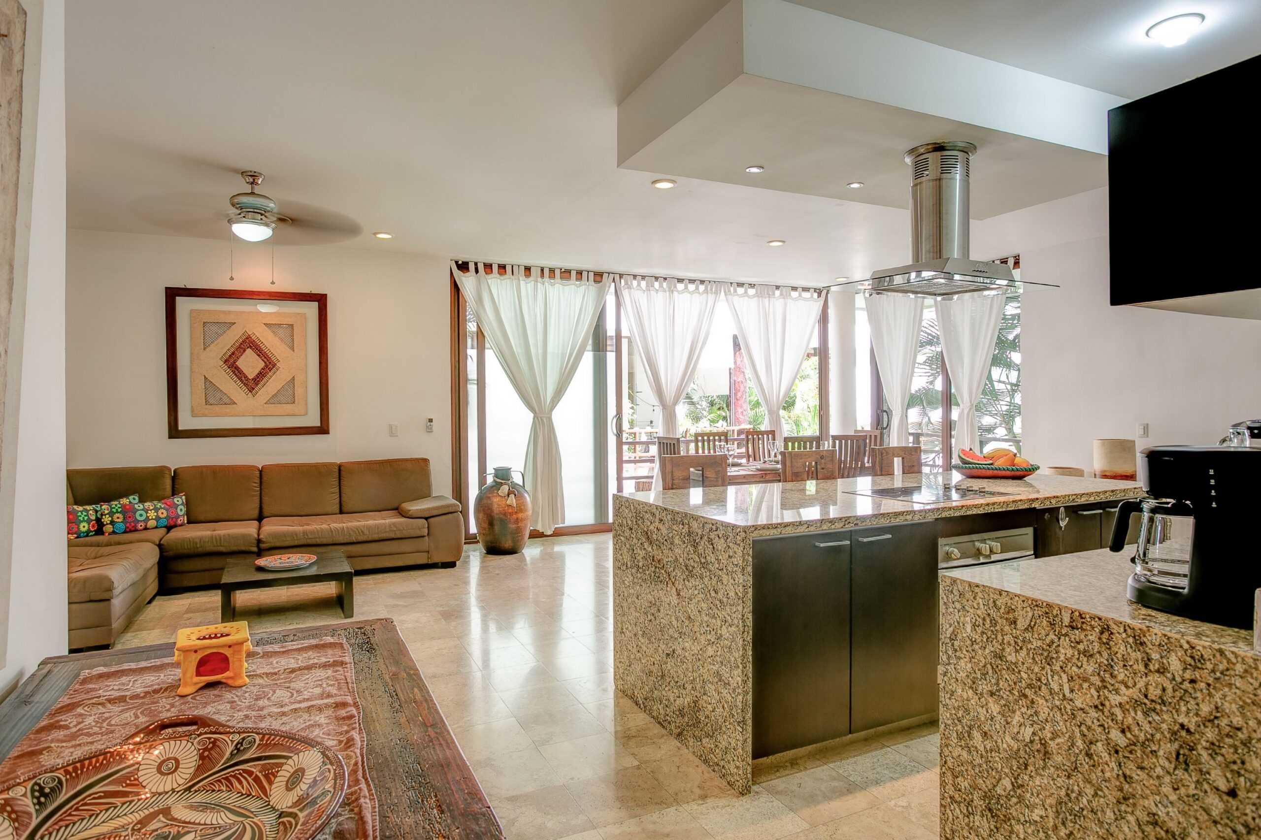 f bienes raices playacar akoya sala y cocina
