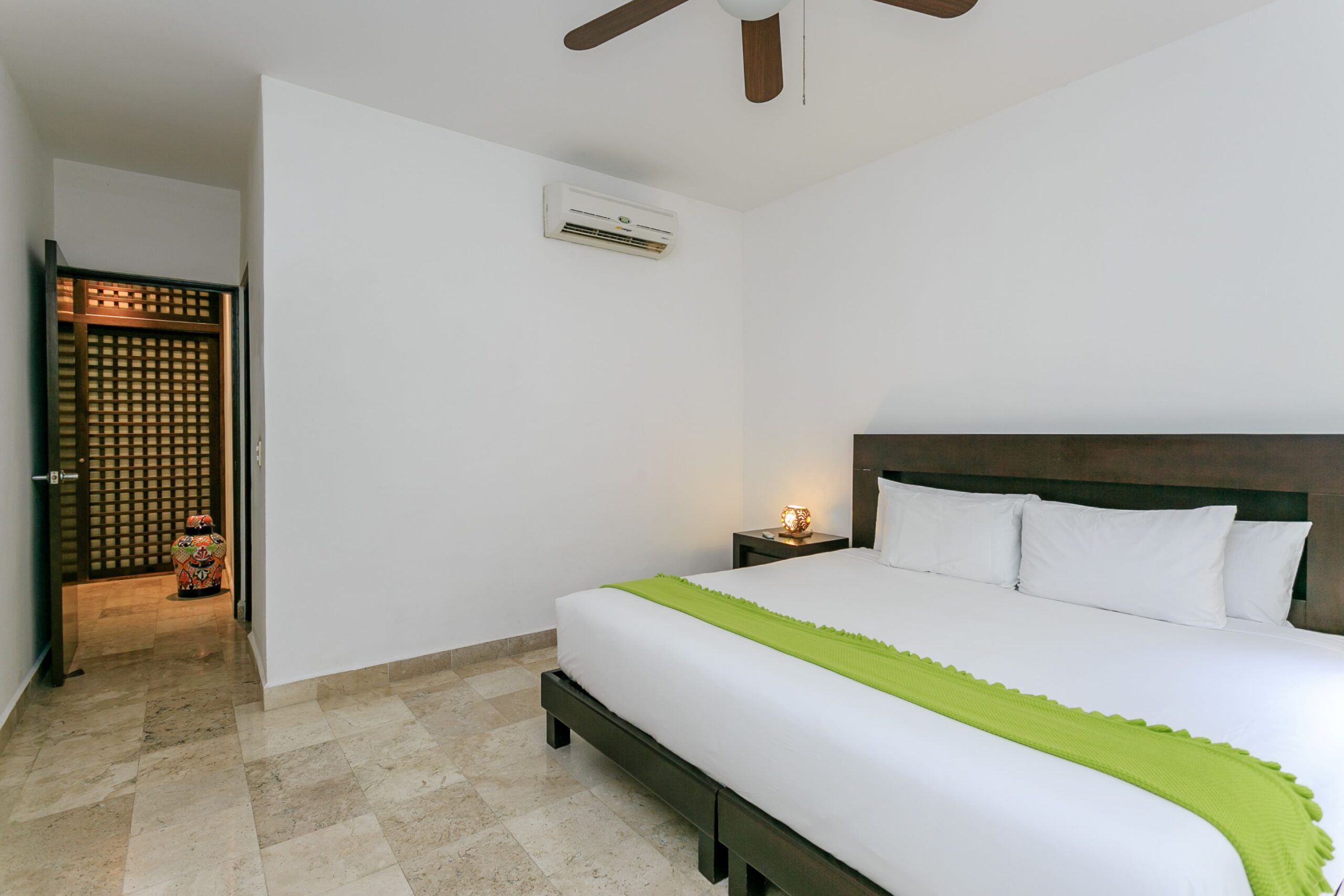 j bienes raices playacar akoya recámara y baño privado