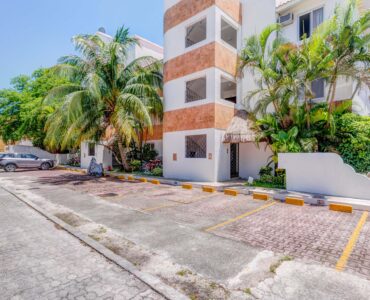 o apartamento en venta en playacar playa del carmen la concha estacionamiento