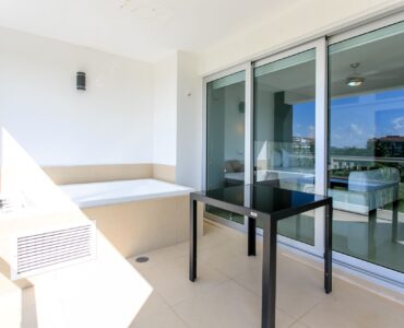 exclusivo departamento de 2 habitaciones en venta en mareazul playa del carmen jacuzzi en terraza