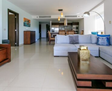 exclusivo departamento de 2 habitaciones en venta en mareazul playa del carmen sala con comedor vista interior