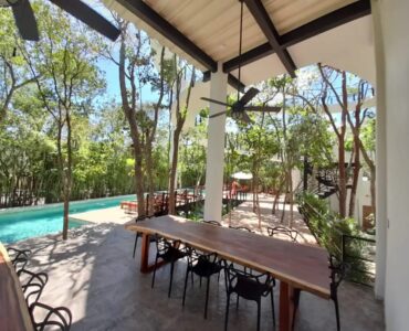 townhouse de 4 recamaras en venta en tulum mun alberca con mesas