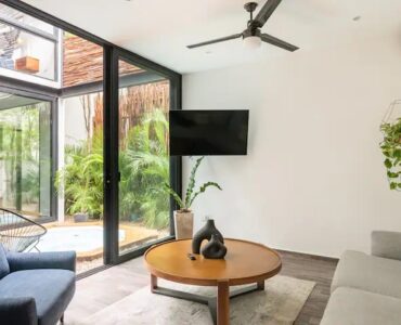 townhouse de 4 recamaras en venta en tulum mun sala con tv