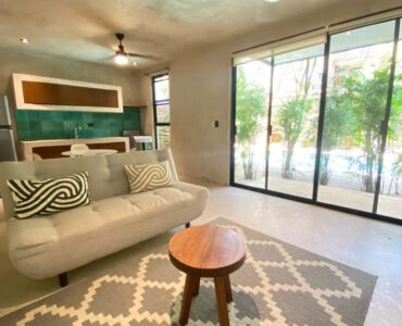 departamento en planta baja en la veleta tulum sukha 112 sala con cocina
