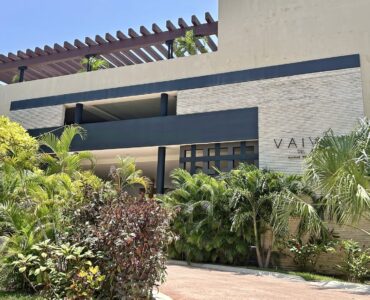 condo for sale in playacar vaiven del viento acceso principal al condominio