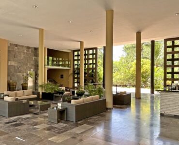 condo for sale in playacar vaiven del viento lobby con recepcion y vigilancia 24 7