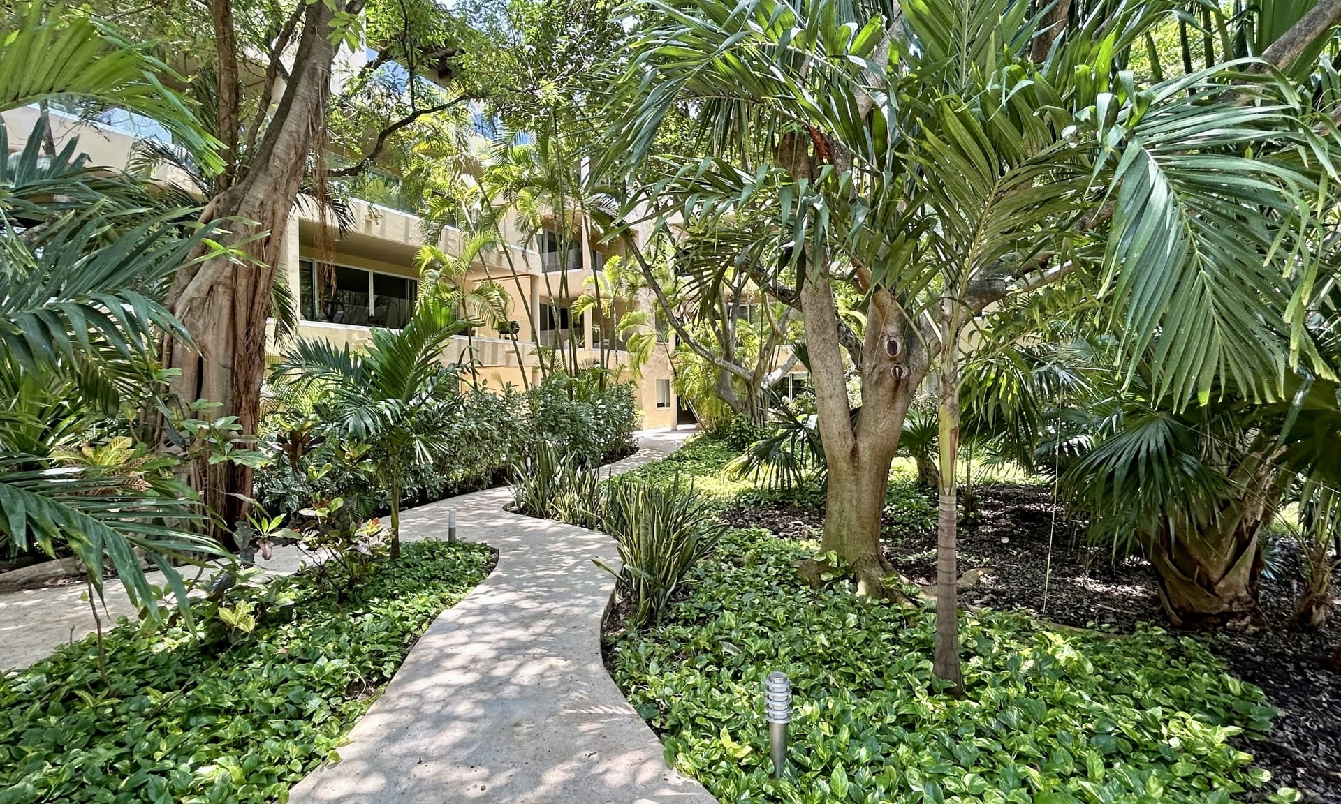 condo for sale in playacar vaiven del viento paseos entre exuberantes jardines para llegar a los departamentos