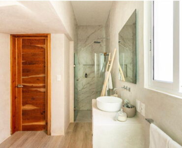 villa for sale in puerto aventuras villa miloba batrhoom with shower
