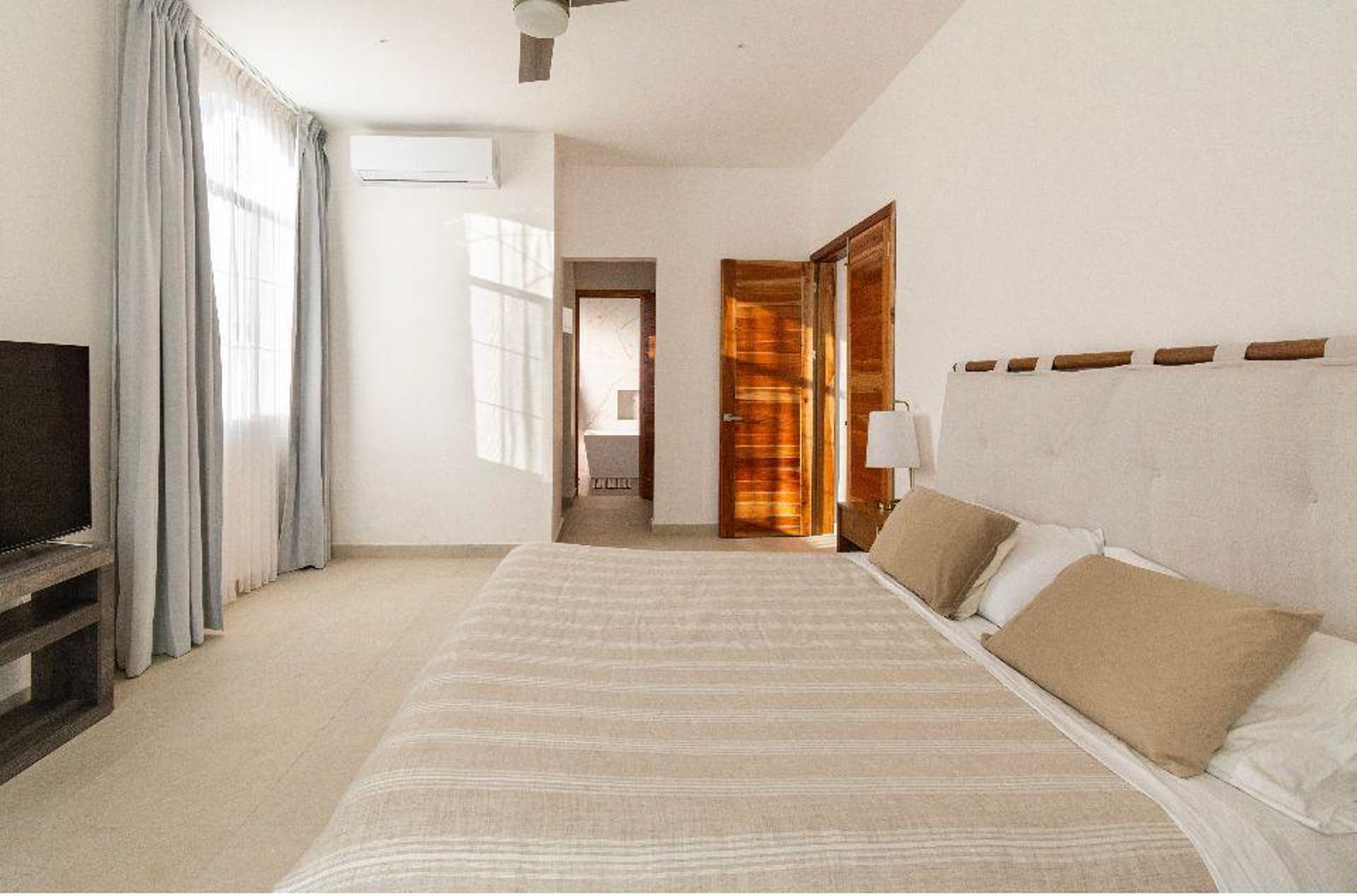 villa for sale in puerto aventuras villa miloba master bedroom with tv