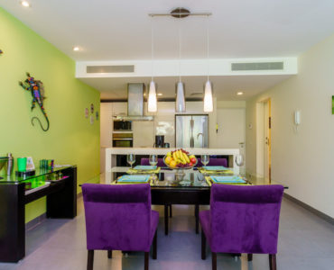 d golf course playa del carmen condos: nick price 2 bedroom dining