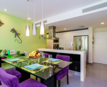 e golf course playa del carmen condos: nick price 2 bedroom dining to kitchen