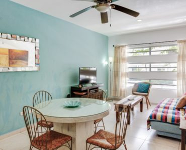 b condos en venta en playa del carmen aquaterra dining and living area