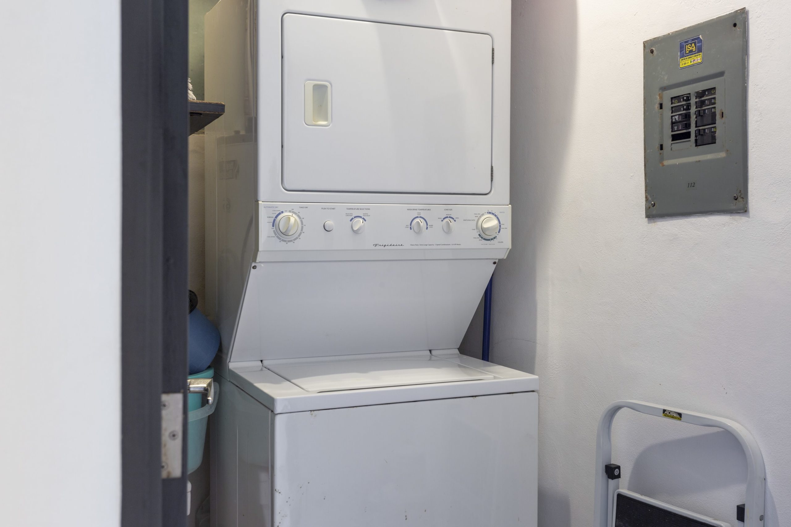 o condos en venta en playa del carmen aquaterra laundry room