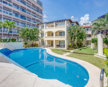 a playa del carmen real estate luna maya pool