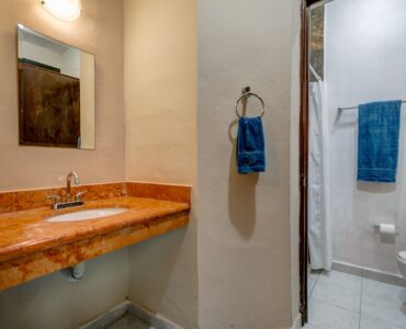 m apartment for sale in playacar gaviotas bathroom