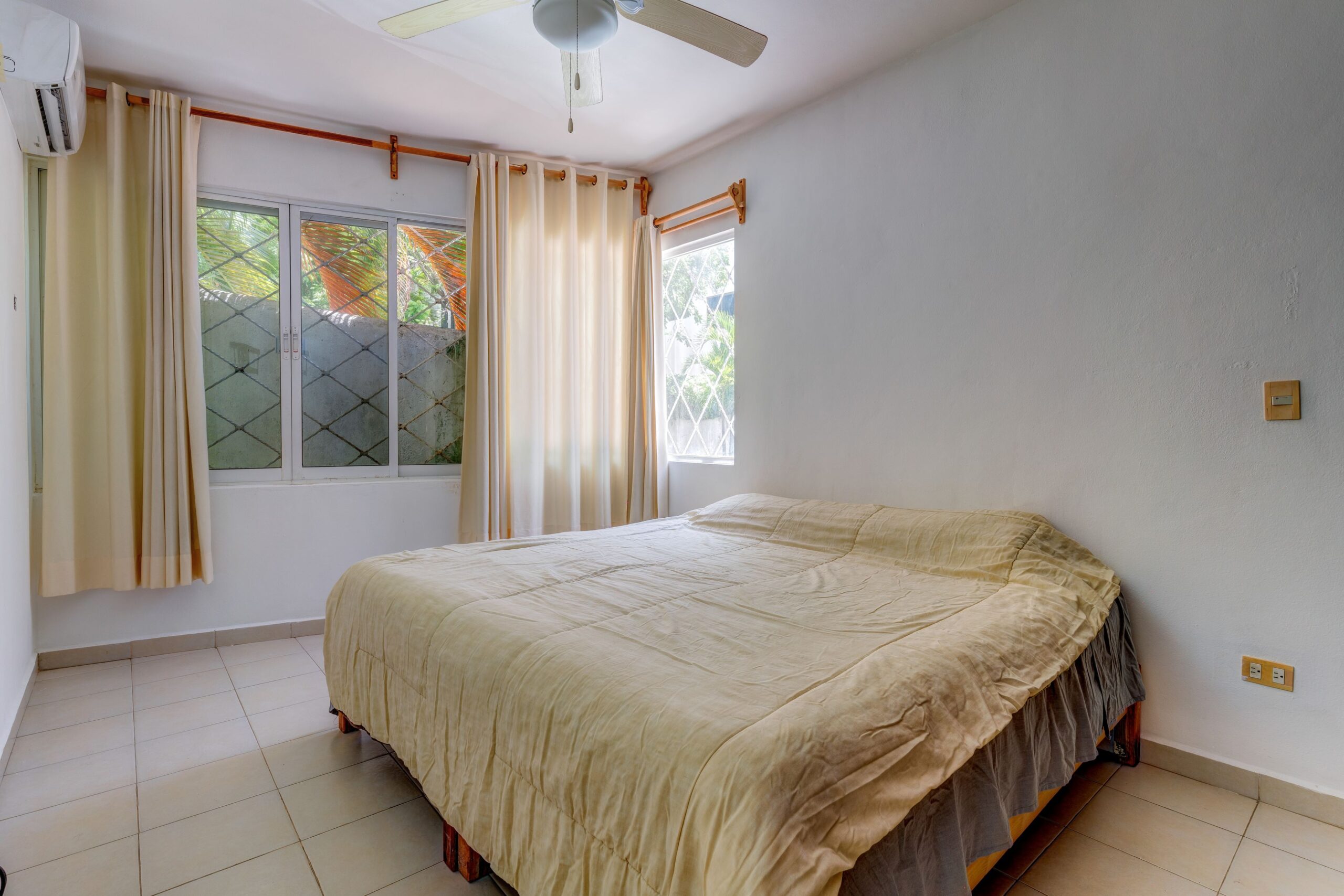 i real estate playacar playa del carmen la concha condo bedroom and windows