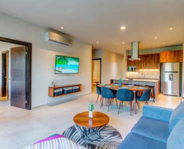 spacious 3 bedroom fully furnished condo in selvanova residencial coto 11 playa del carmen living room with dining room