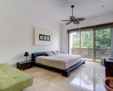 rincon del mar 3 bedroom house in playacar room with balcony